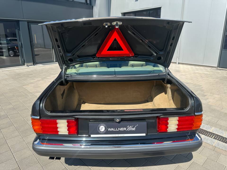 Image 13/30 of Mercedes-Benz 420 SEC (1988)