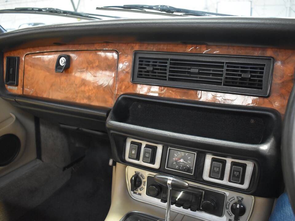 Image 24/47 of Daimler Sovereign 4.2 (1982)