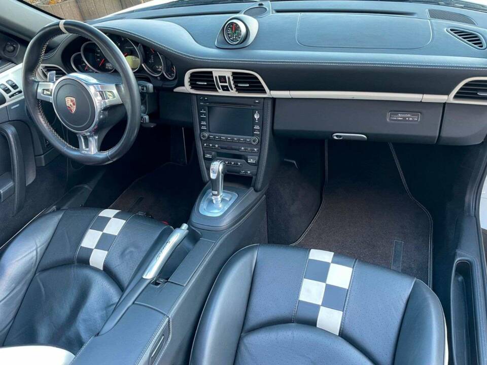 Image 11/20 of Porsche 911 Carrera 4 GTS (2011)