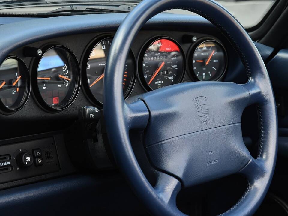 Immagine 23/53 di Porsche 911 Carrera (1994)