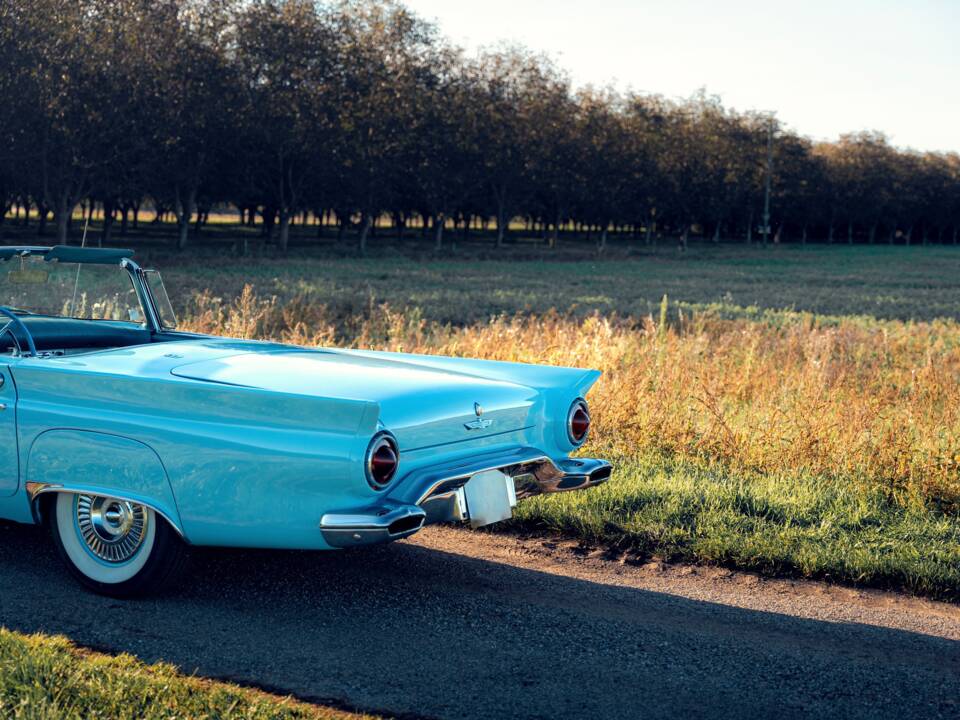 Bild 37/59 von Ford Thunderbird (1957)