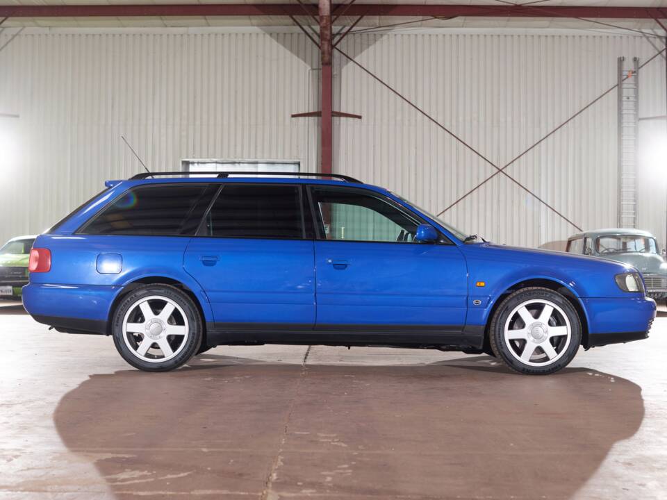 Image 34/113 of Audi S6 Plus Avant (1996)
