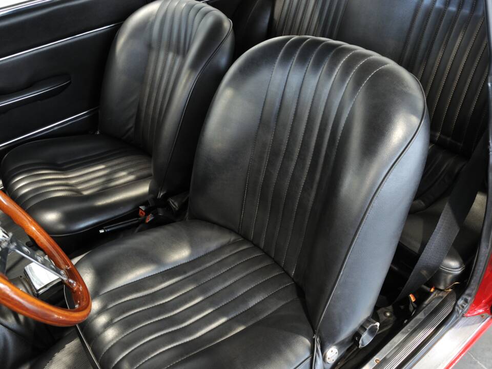Imagen 35/43 de Alfa Romeo Giulia GT 1300 Junior (1971)