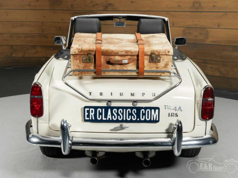 Image 13/19 of Triumph TR 4A (1966)