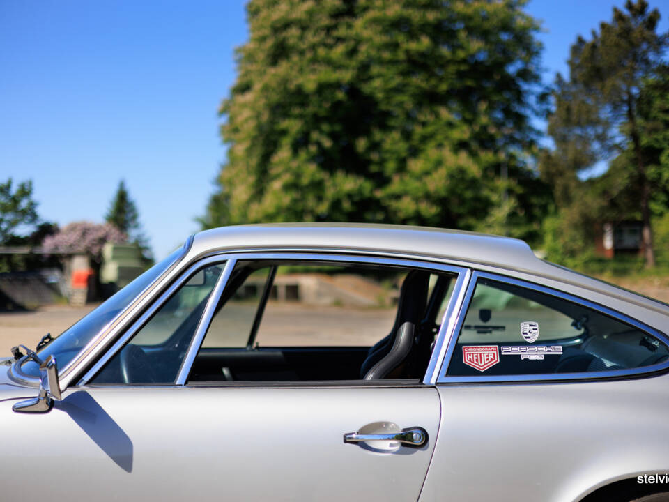 Image 23/42 de Porsche 911 2.7 (1974)