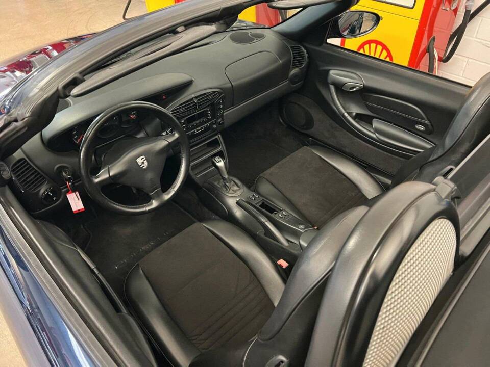 Image 14/18 of Porsche Boxster (1998)