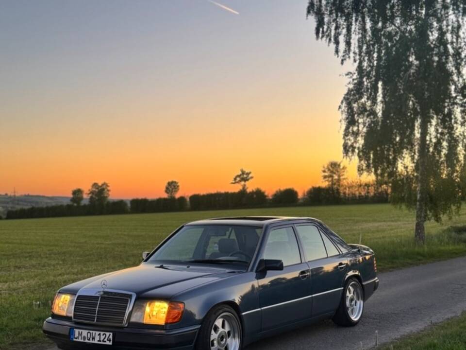 Afbeelding 7/54 van Mercedes-Benz 200 E (1992)