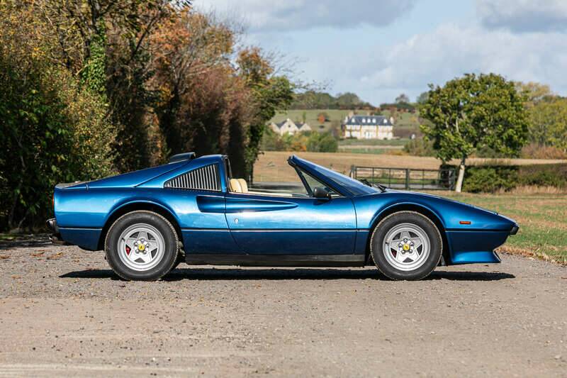 Image 4/41 de Ferrari 308 GTSi Quattrovalvole (1985)