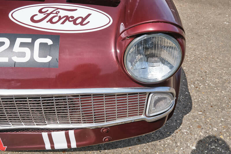 Image 35/50 of Ford Anglia (1965)