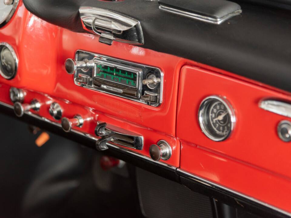 Image 27/35 of Mercedes-Benz 190 SL (1962)