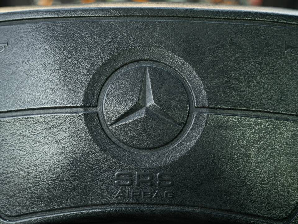 Image 28/50 of Mercedes-Benz 300 CE-24 (1991)