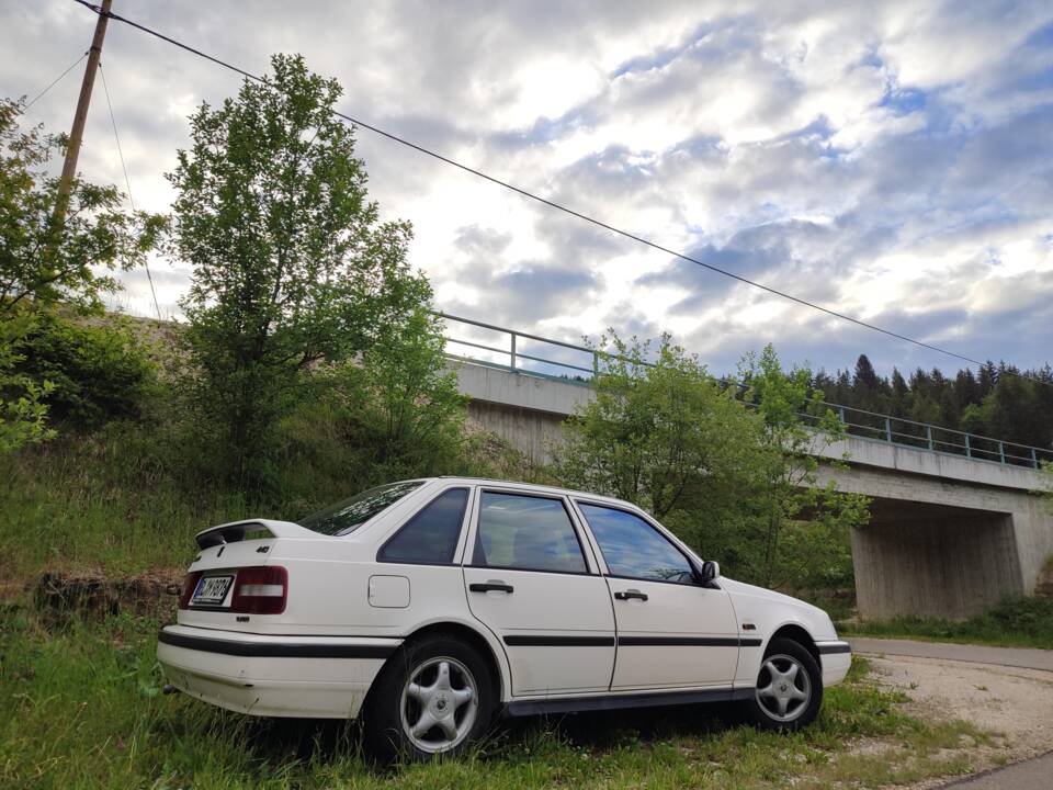 Imagen 2/4 de Volvo 440 Turbo (1994)