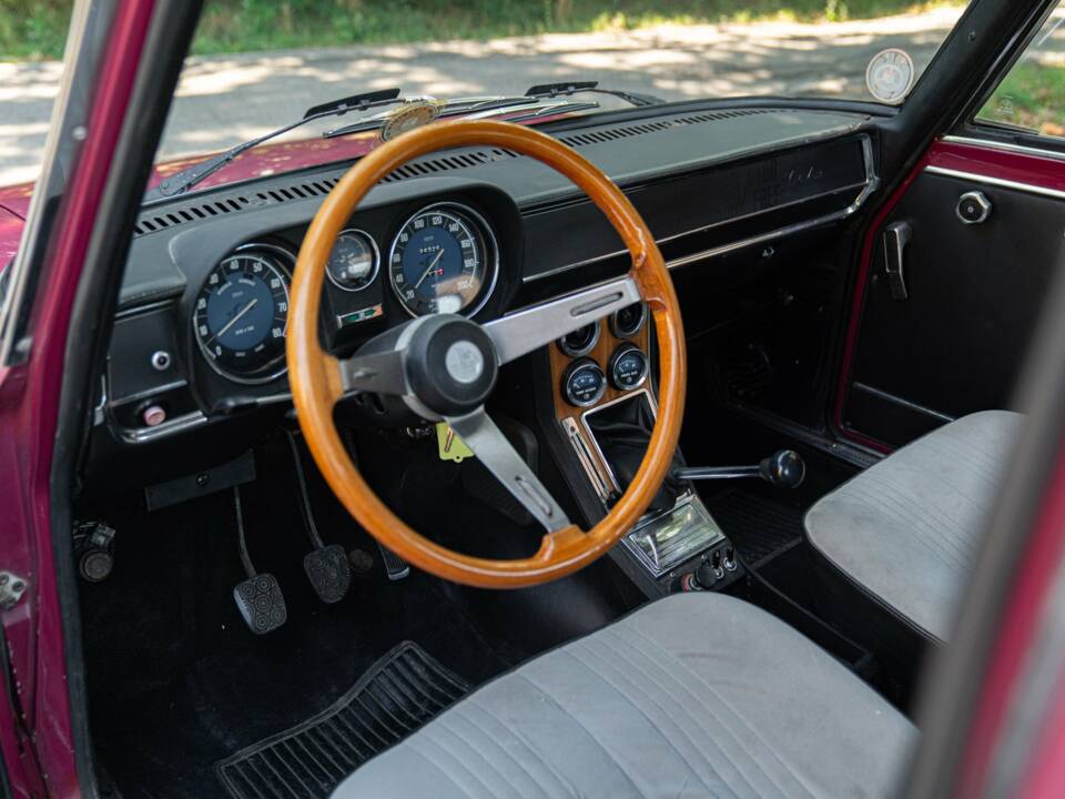Image 32/50 of Alfa Romeo Giulia Nuova Super 1300 (1974)