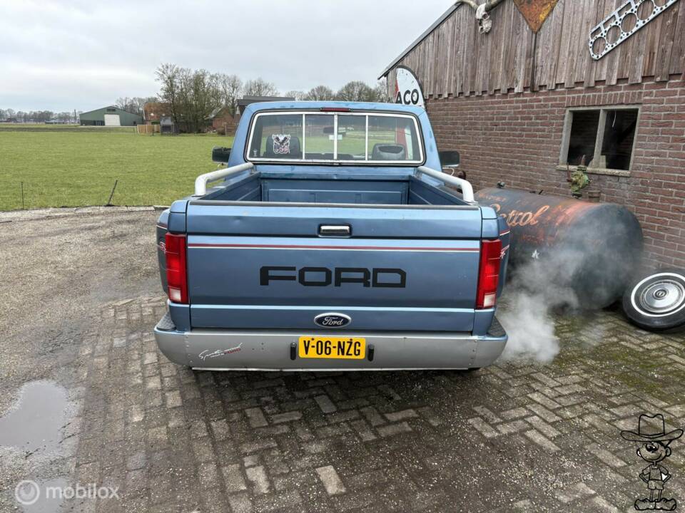 Image 6/42 of Ford F-150 XL (1982)