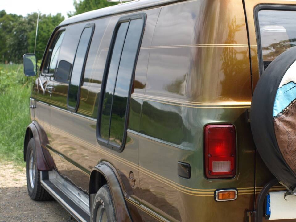 Immagine 67/143 di Dodge B 200 Sportsman (1978)