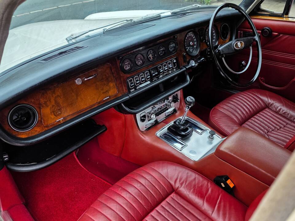 Image 46/50 of Jaguar XJ 6 4.2 (1972)
