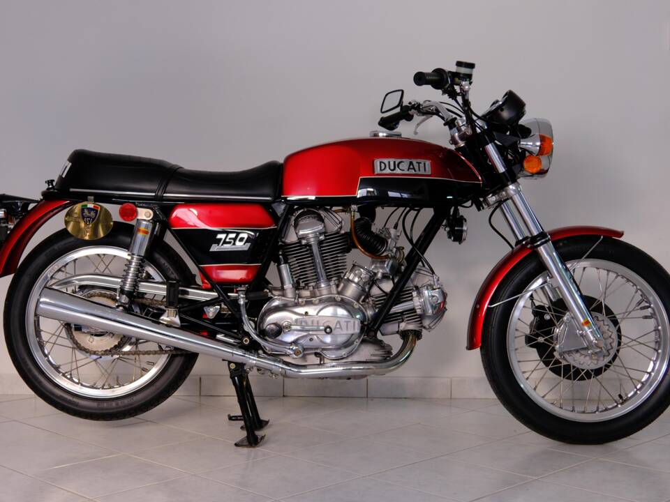 Immagine 1/96 di Ducati 750 GT (1974)