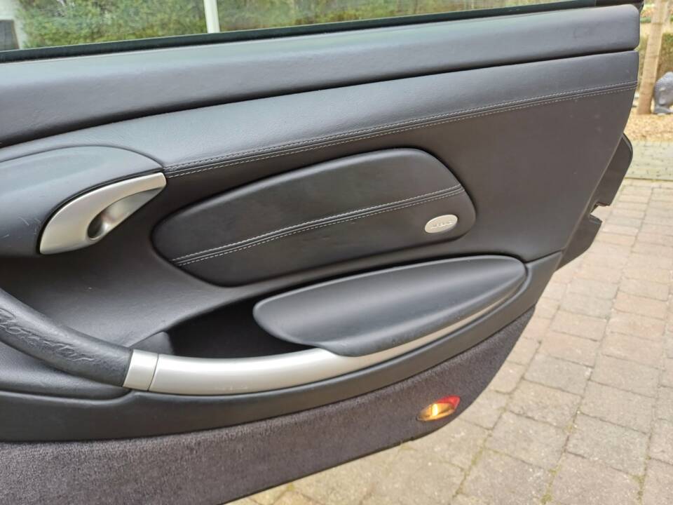 Image 74/82 of Porsche Boxster S (2000)