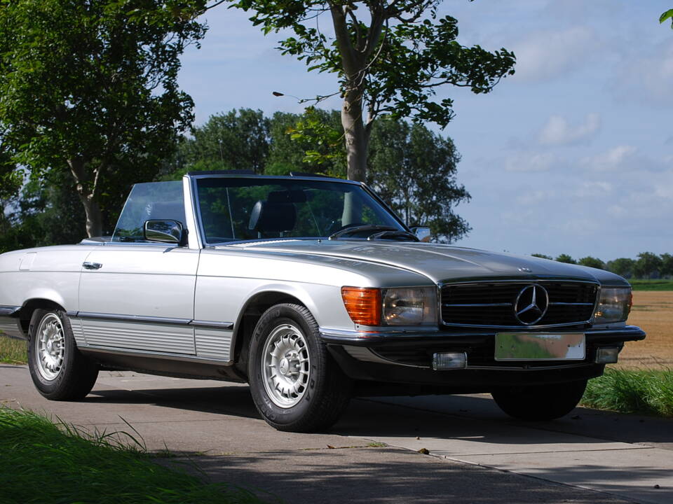 Image 3/96 de Mercedes-Benz 280 SL (1982)