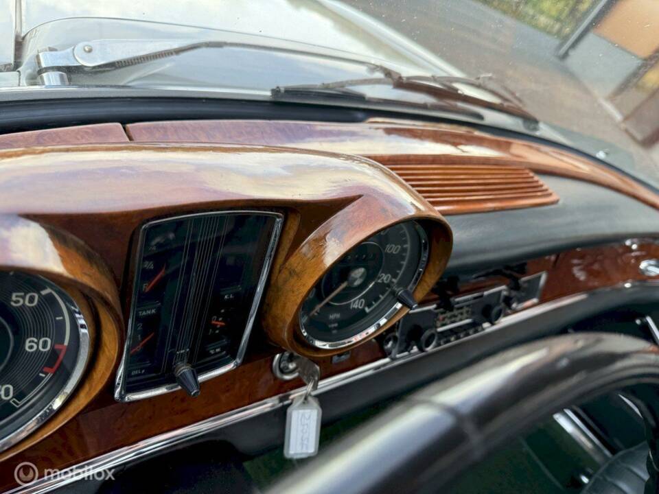 Afbeelding 17/36 van Mercedes-Benz 250 SE (1966)