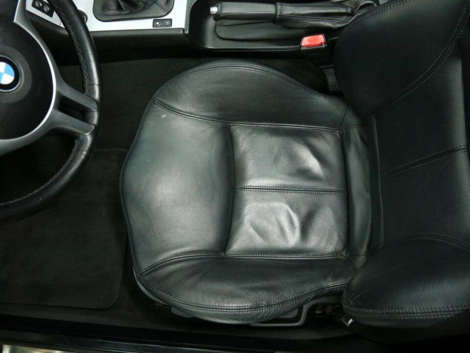 Bild 12/30 von BMW Z3 2.2i (2002)