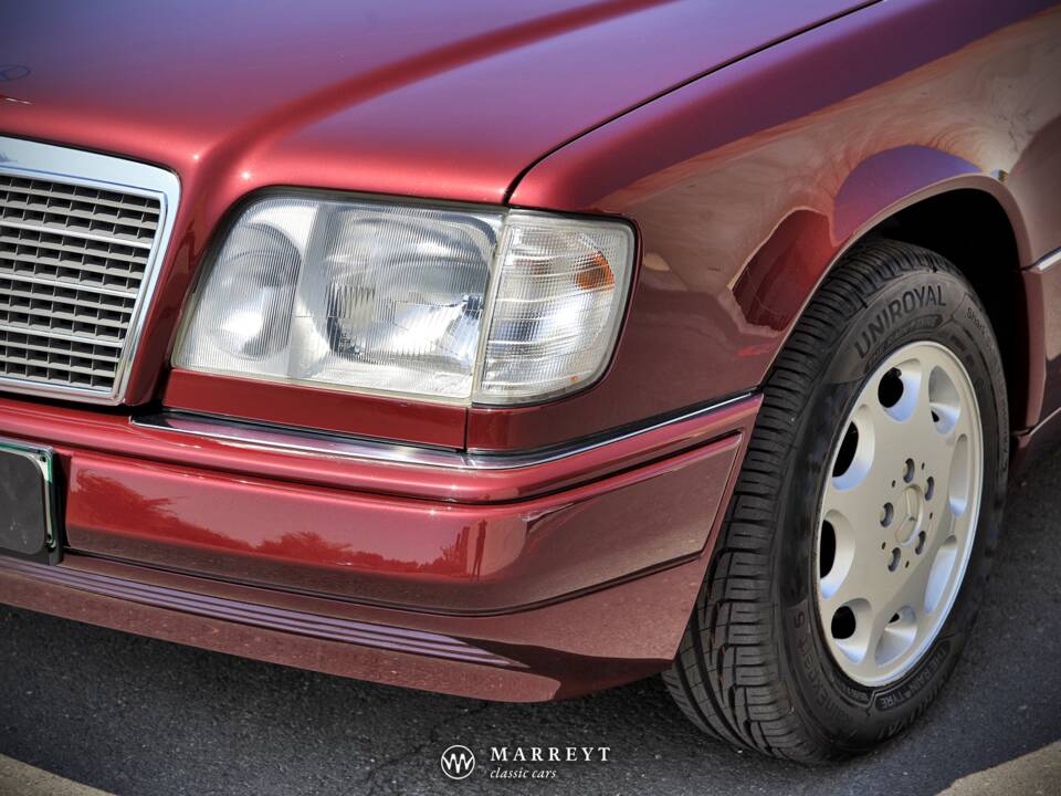 Bild 38/79 von Mercedes-Benz E 220 (1996)