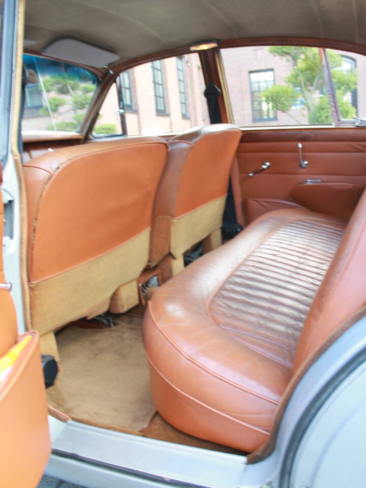 Bild 13/42 von Jaguar 240 (1968)