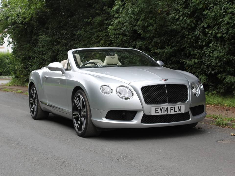 Bild 1/19 von Bentley Continental GTC V8 (2014)