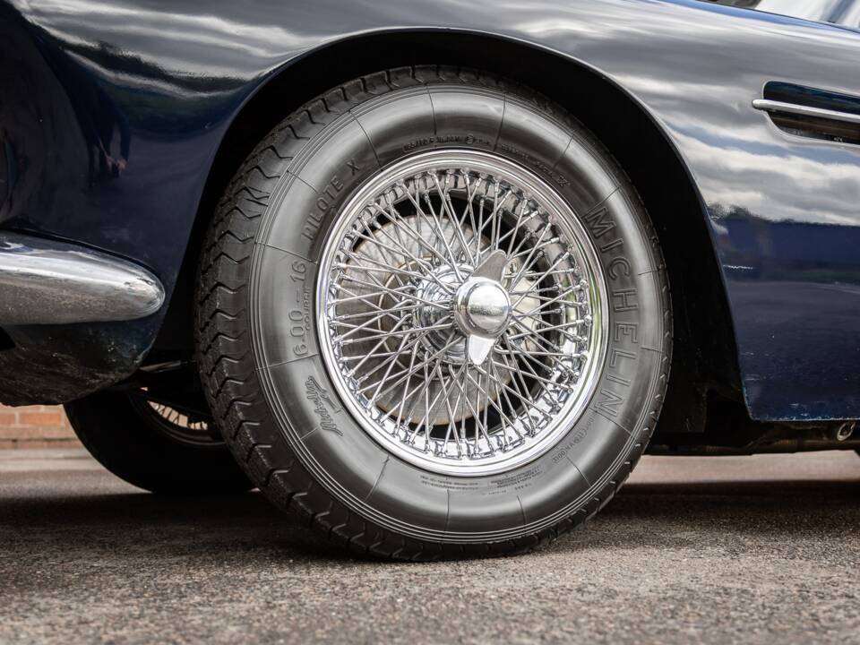 Image 18/64 of Aston Martin DB 4 (1962)