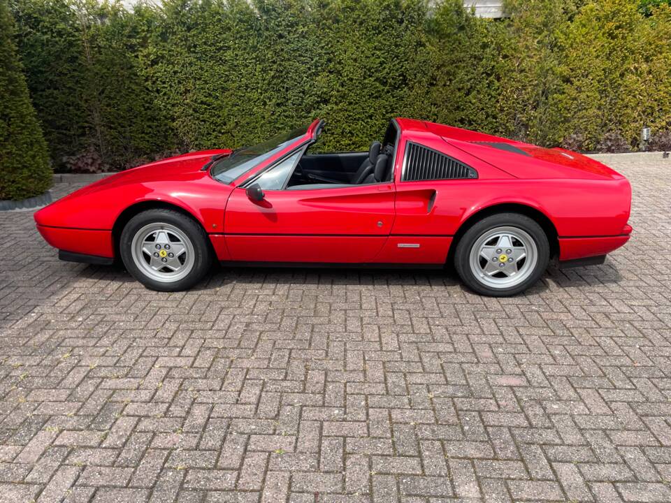 Image 15/48 of Ferrari 328 GTS (1989)