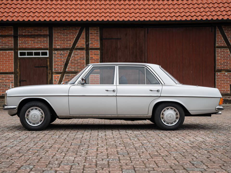 Image 10/63 of Mercedes-Benz 230&#x2F;6 (1974)