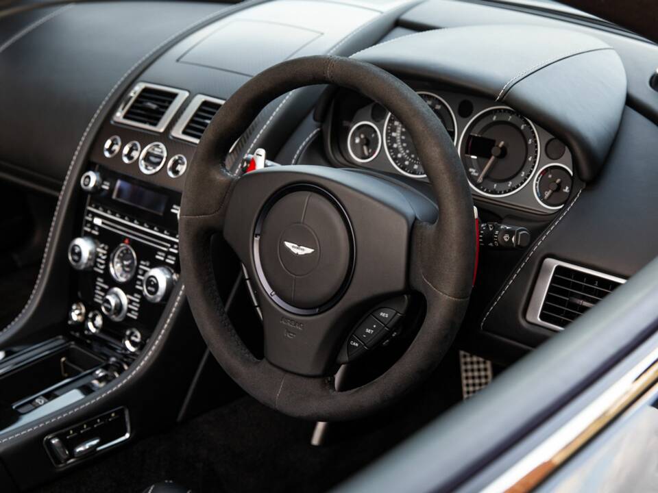 Image 26/50 of Aston Martin DBS Volante (2012)