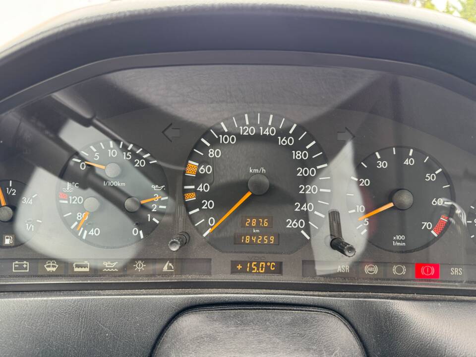 Image 37/51 of Mercedes-Benz SL 320 (1996)