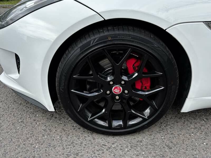 Image 43/50 of Jaguar F-Type (2014)