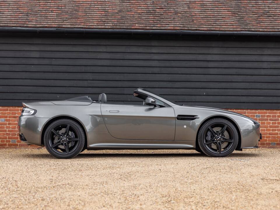 Afbeelding 2/75 van Aston Martin V12 Vantage AMR Roadster (2018)