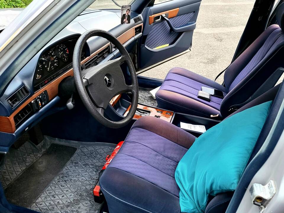 Bild 9/12 von Mercedes-Benz 300 SE (1986)