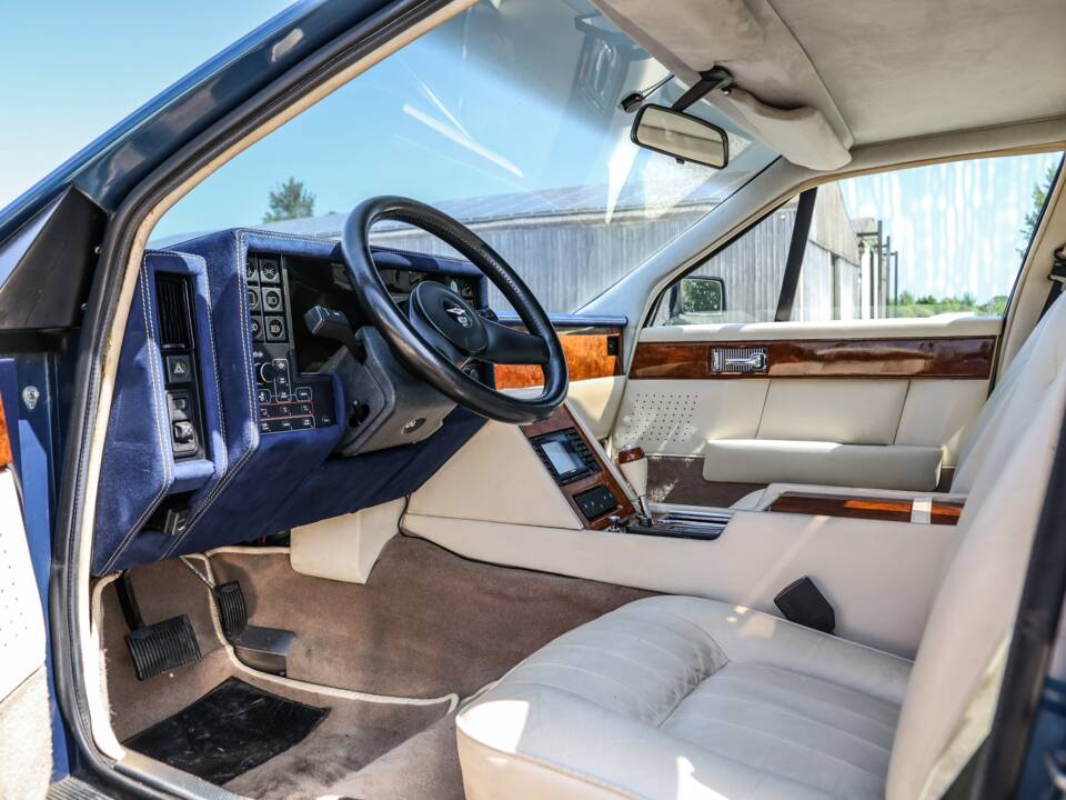 Immagine 11/28 di Aston Martin Lagonda (1987)
