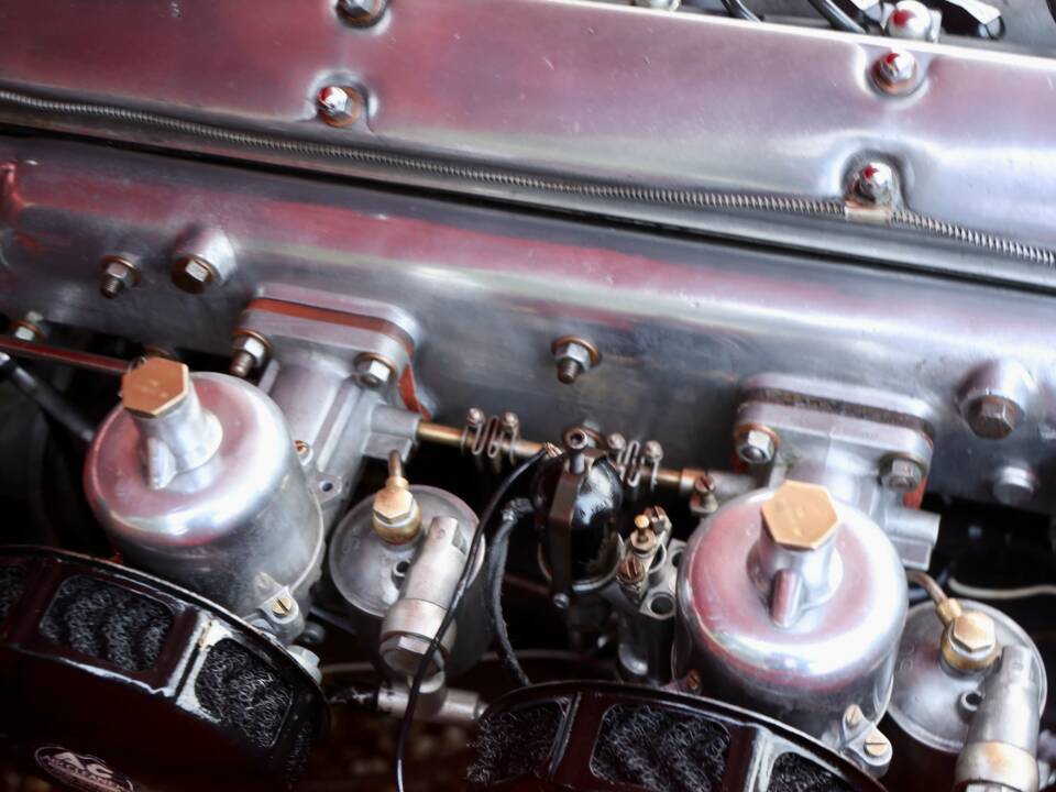 Image 32/50 of Jaguar XK 120 SE OTS (1954)