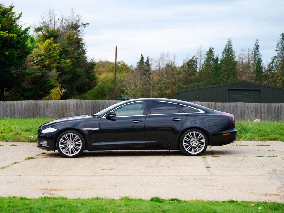 Bild 18/50 von Jaguar XJ 5.0 (2011)