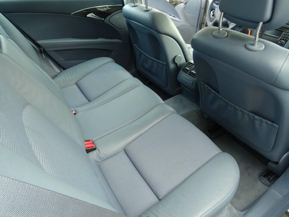 Image 19/25 of Mercedes-Benz E 200 Kompressor T (2004)