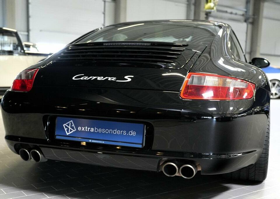Image 4/15 of Porsche 911 Carrera S (2004)