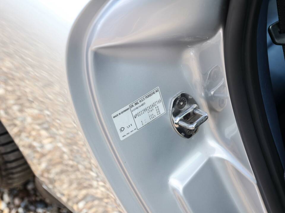 Image 29/32 of Porsche 911 Carrera (1998)