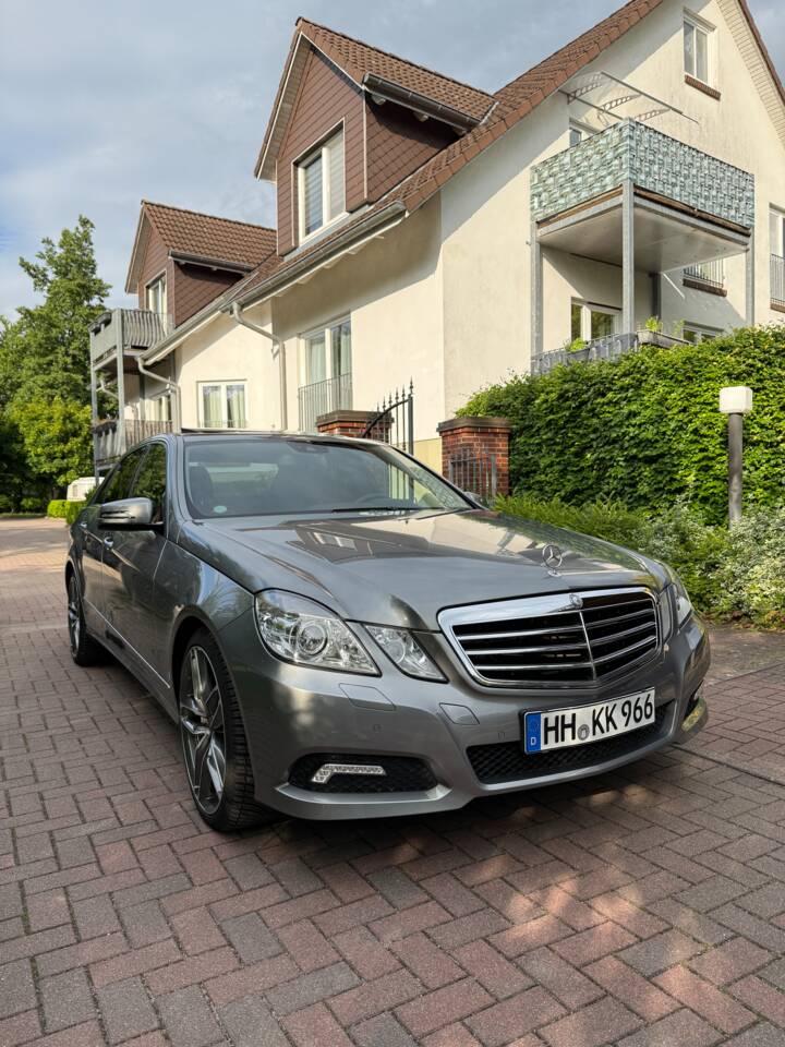 Image 5/14 de Mercedes-Benz E 500 4MATIC (2009)