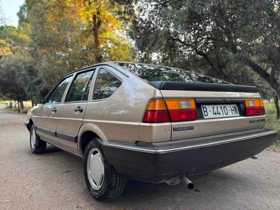 Image 12/57 of Volkswagen Passat 2.0 (1987)