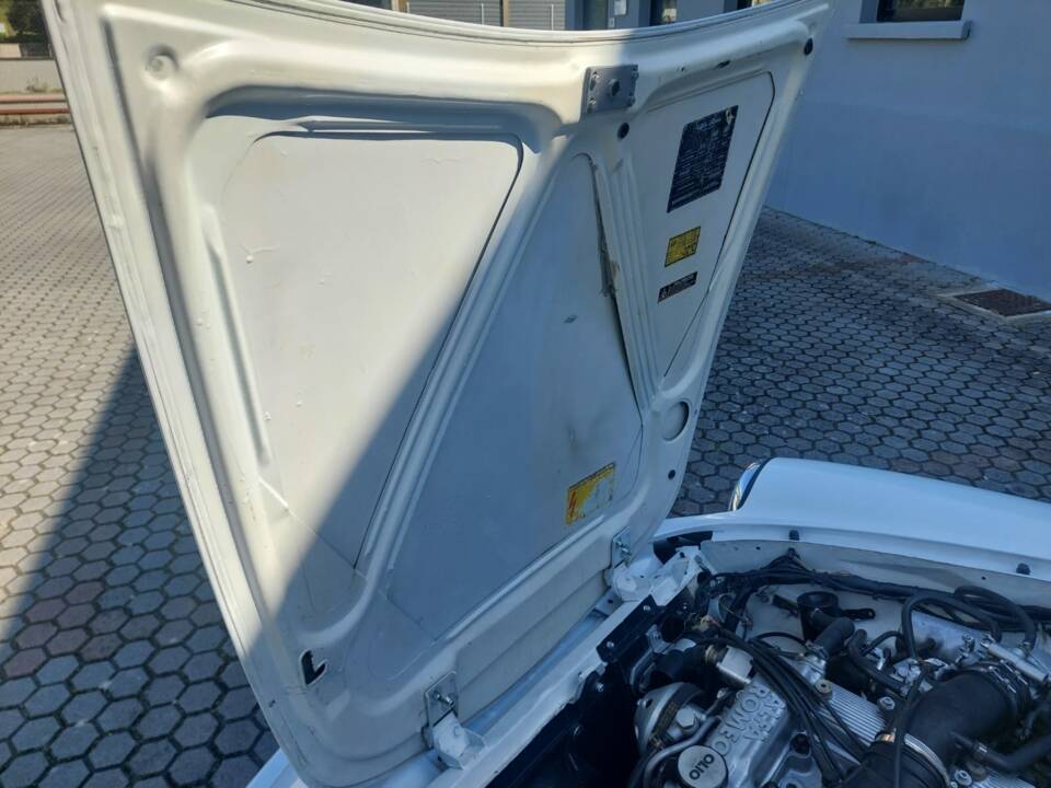 Image 16/27 of Alfa Romeo 2.0 Spider (1991)