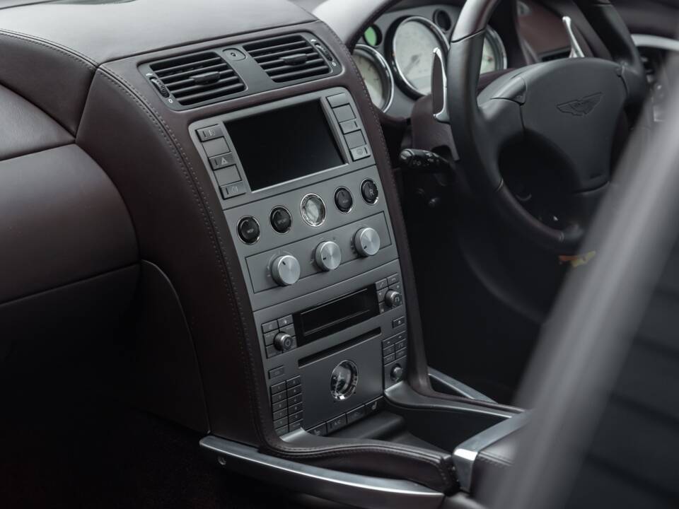 Bild 34/49 von Aston Martin V12 Vanquish S (2007)