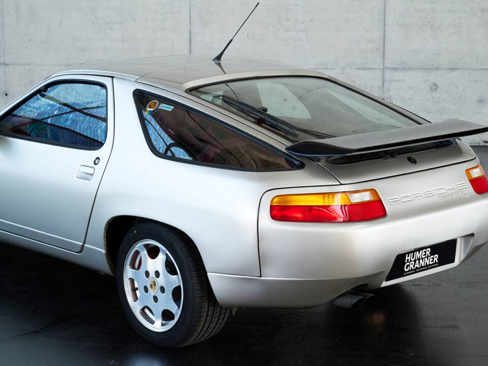 Image 15/50 of Porsche 928 GT (1989)