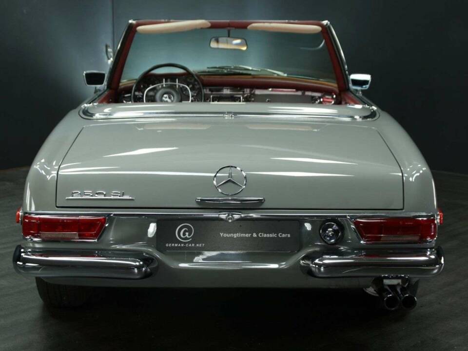 Immagine 6/50 di Mercedes-Benz 250 SL (1968)