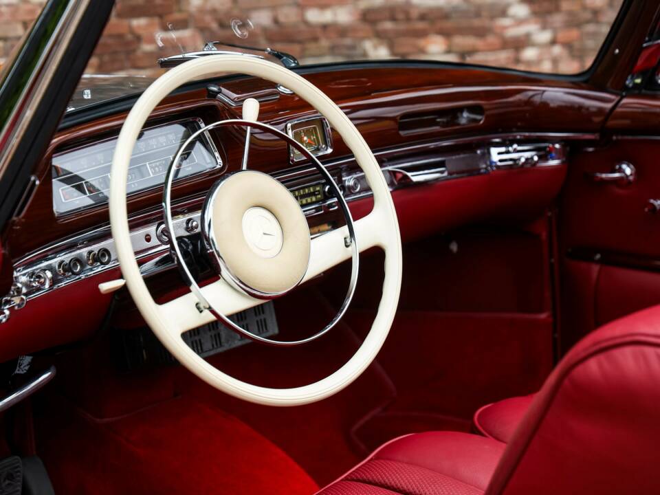 Image 48/50 of Mercedes-Benz 220 SE Cabriolet (1960)
