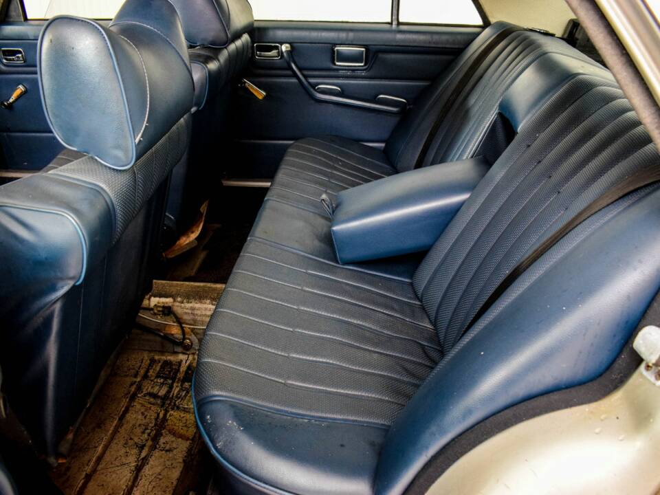 Image 37/50 of Mercedes-Benz 240 D (1976)
